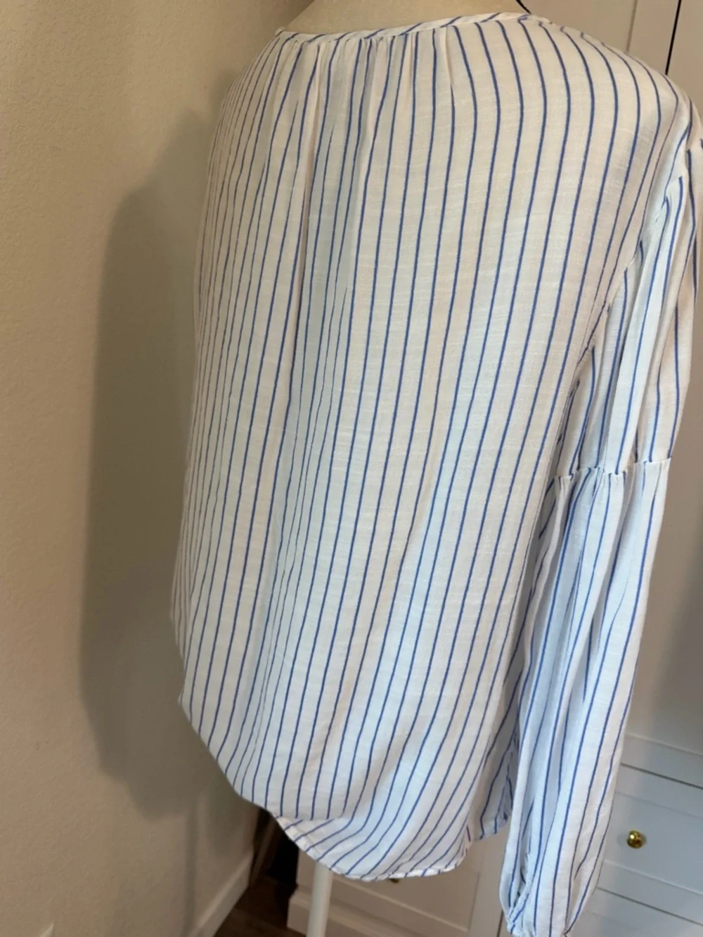GAP Relaxed Split-Neck Shirred Blouse, Size Large - Picture 6 of 9